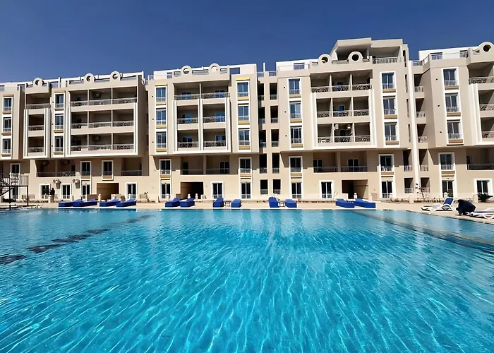 Hub 2br Pool View & Aqua Park *