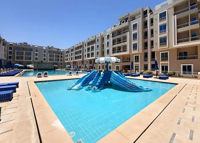 Hub 2br Pool View & Aqua Park Apartment *
