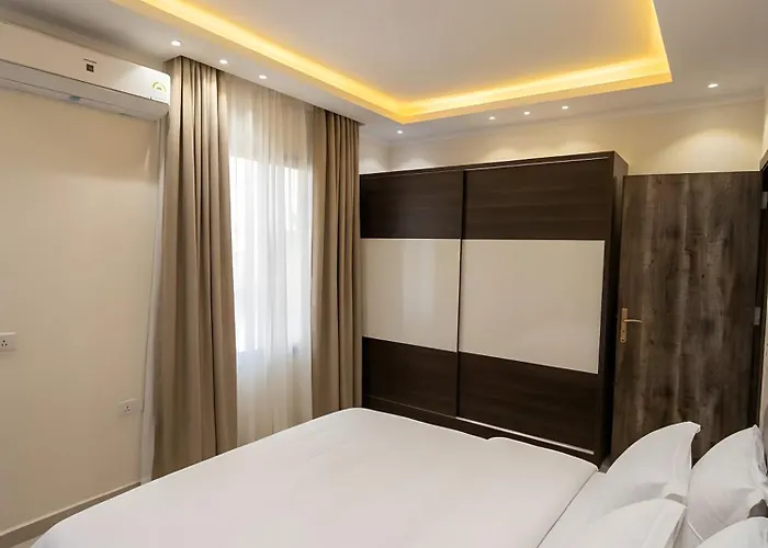 Hub 2br Pool View & Aqua Park Apartment