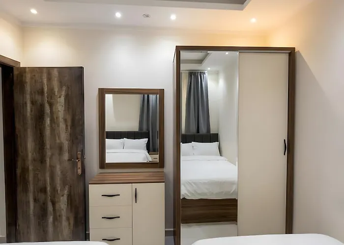 Hub 2br Pool View & Aqua Park Apartment